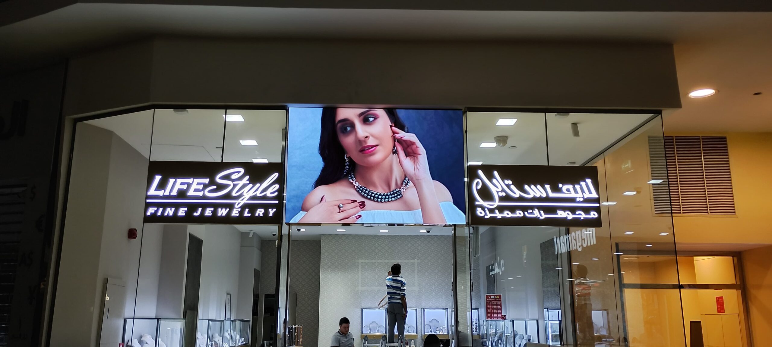 SQ Series Retail Exterior Screen Dubai Mall