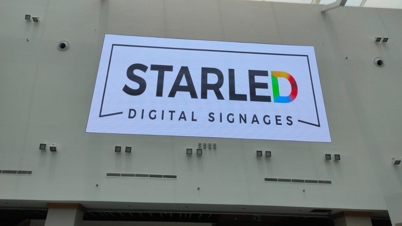 SPad LED Retail Showroom Display Dubai